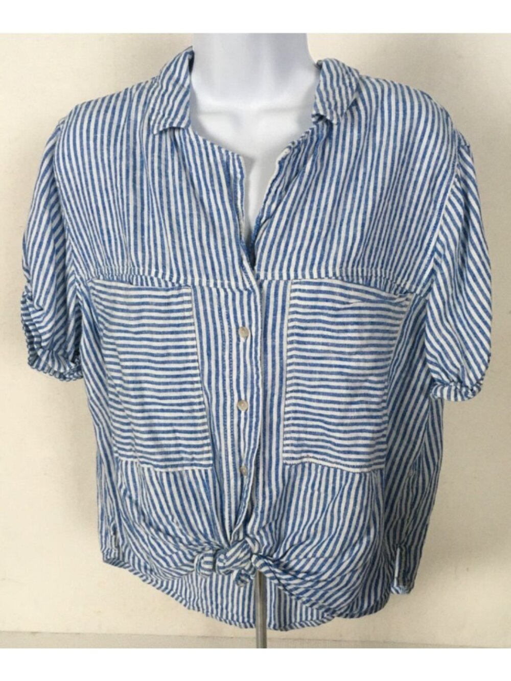Universal Threads Top Size M Blue White Stripe Pockets Cropped Short Sleeves
